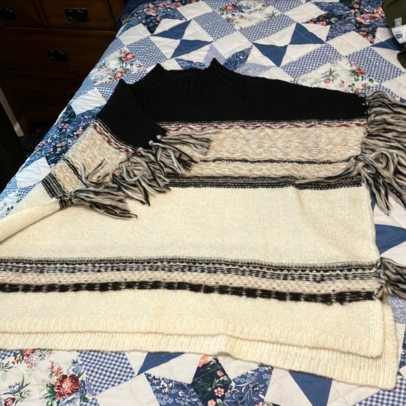 a.n.a Sweaters - a.n.a poncho/overpiece